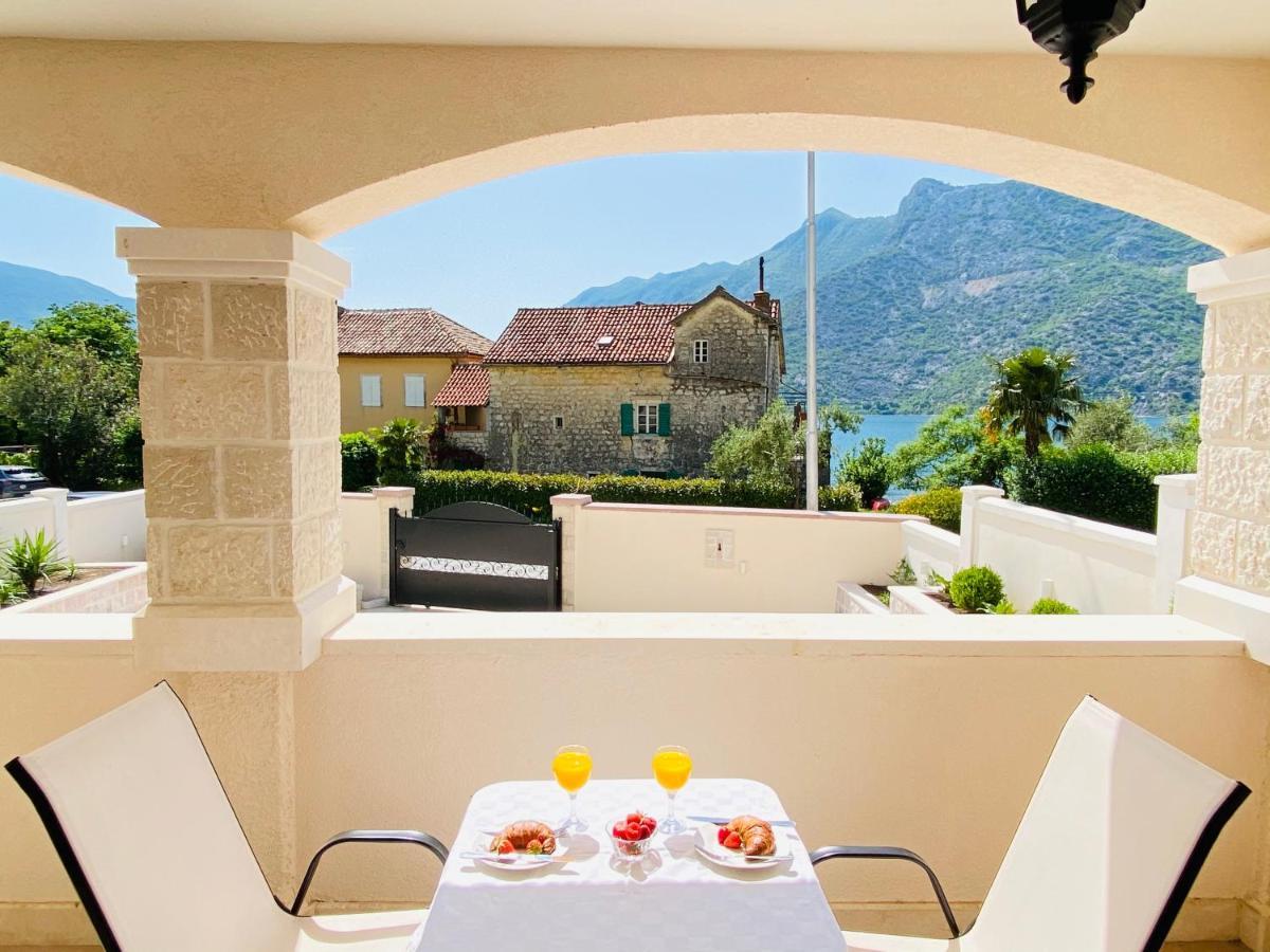 Villa Blanca Risan Ngoại thất bức ảnh