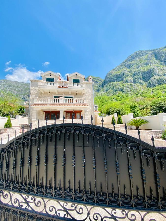 Villa Blanca Risan Ngoại thất bức ảnh