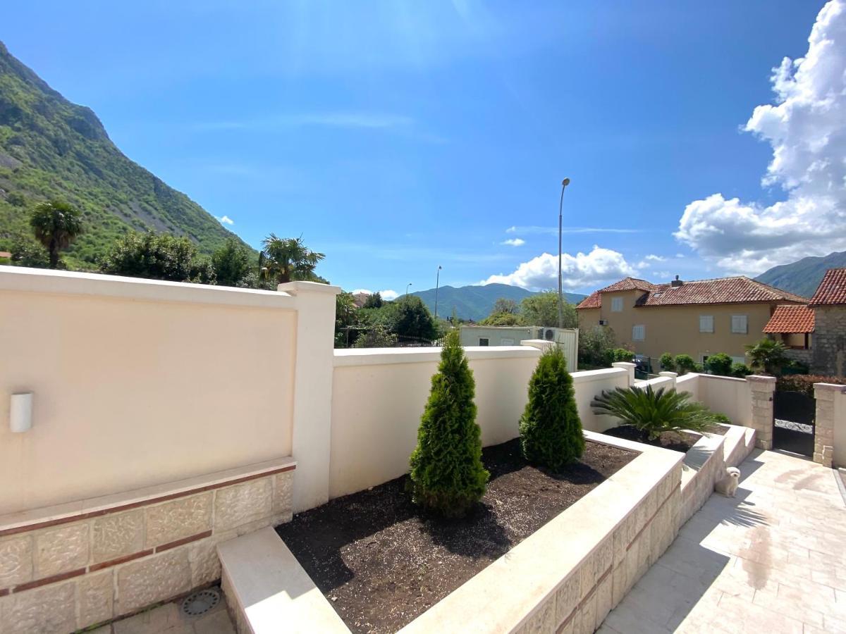 Villa Blanca Risan Ngoại thất bức ảnh