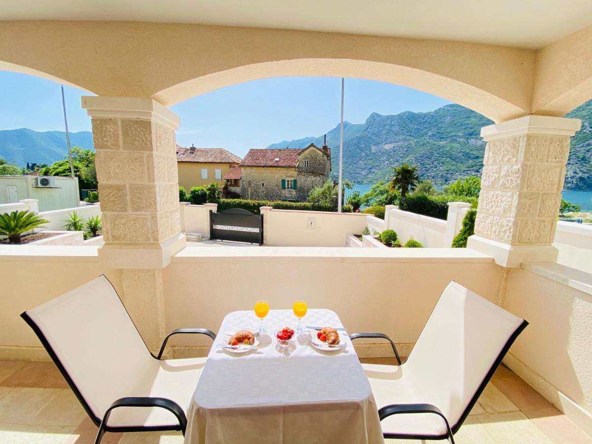 Villa Blanca Risan Ngoại thất bức ảnh